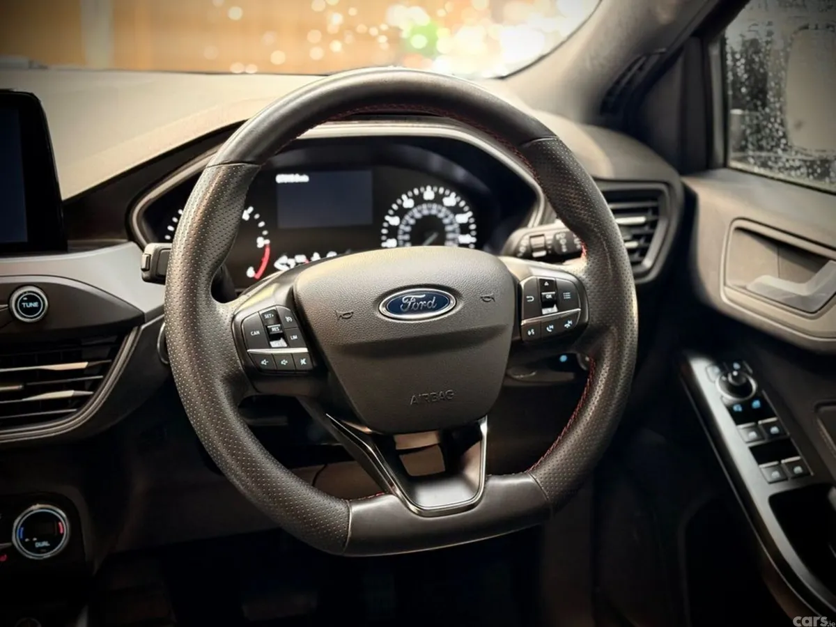 Ford Focus Hatchback, Diesel, 2022, Black