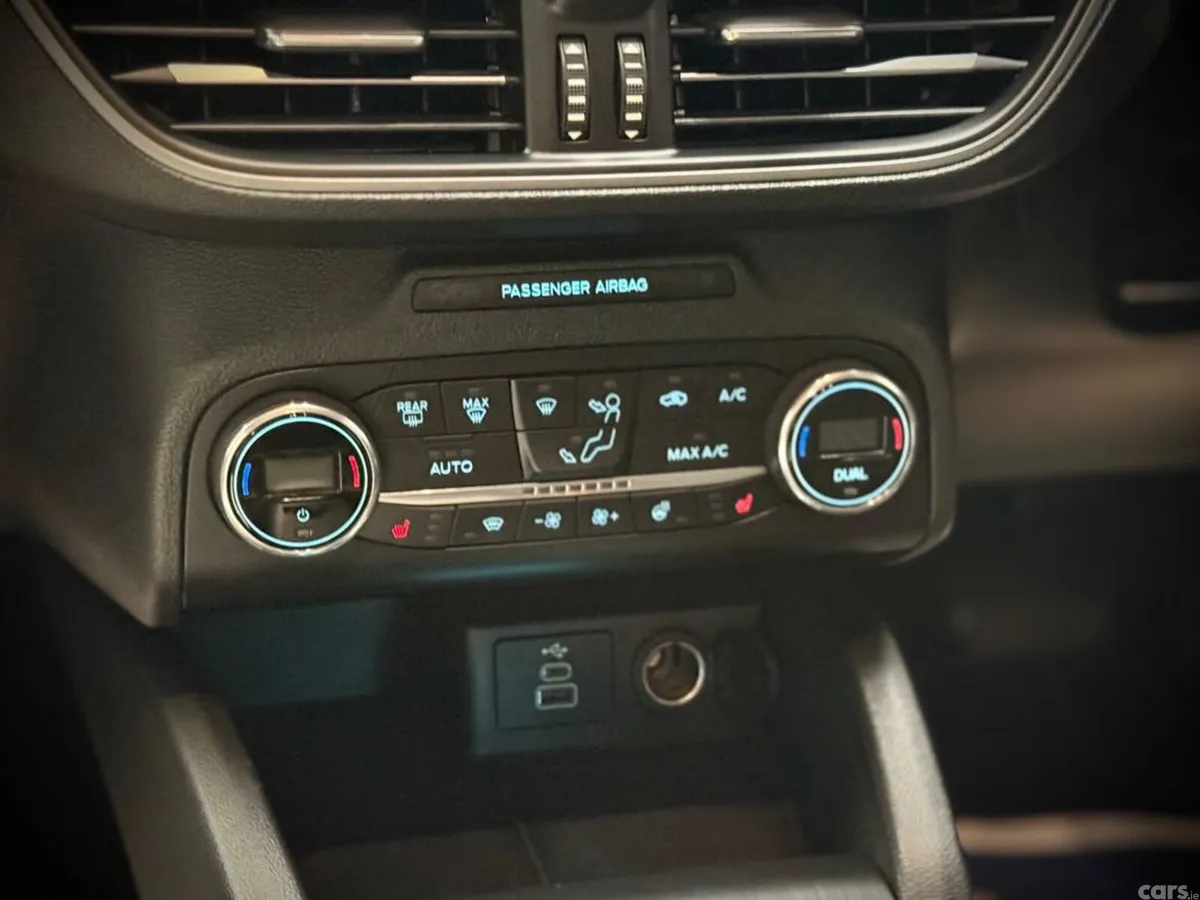 Ford Focus Hatchback, Diesel, 2022, Black