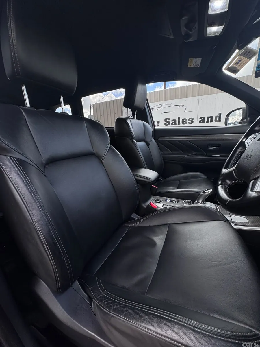 Mitsubishi Outlander SUV, Petrol Plug-in Hybrid, 2019, Red