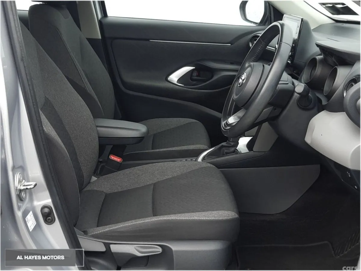 Toyota Yaris Cross SUV, Petrol Hybrid, 2022, Silver