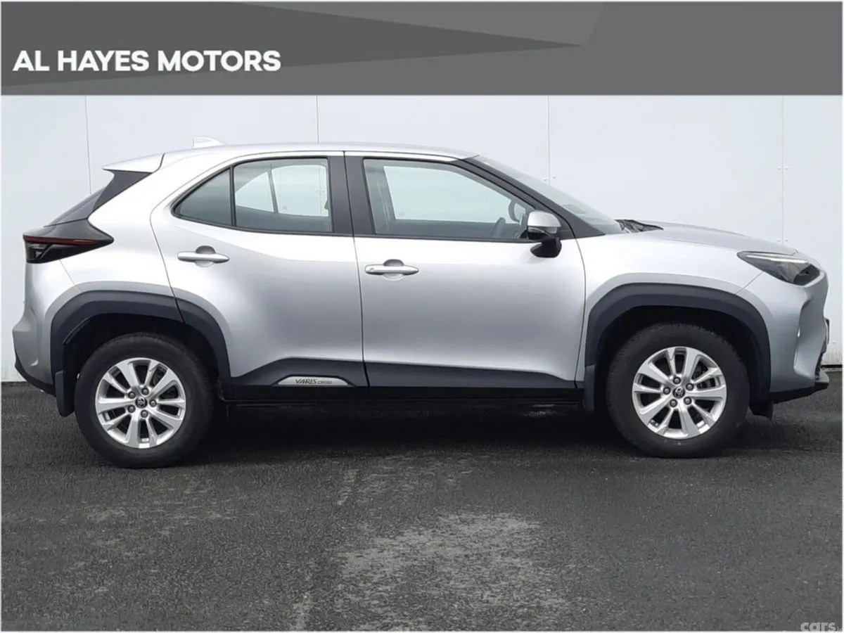 Toyota Yaris Cross SUV, Petrol Hybrid, 2022, Silver