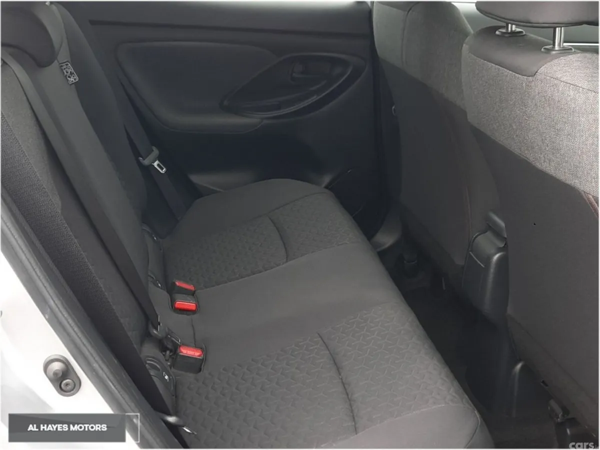 Toyota Yaris Cross SUV, Petrol Hybrid, 2022, Silver