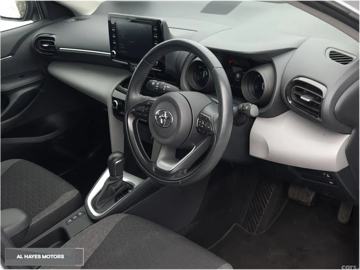 Toyota Yaris Cross SUV, Petrol Hybrid, 2022, Silver