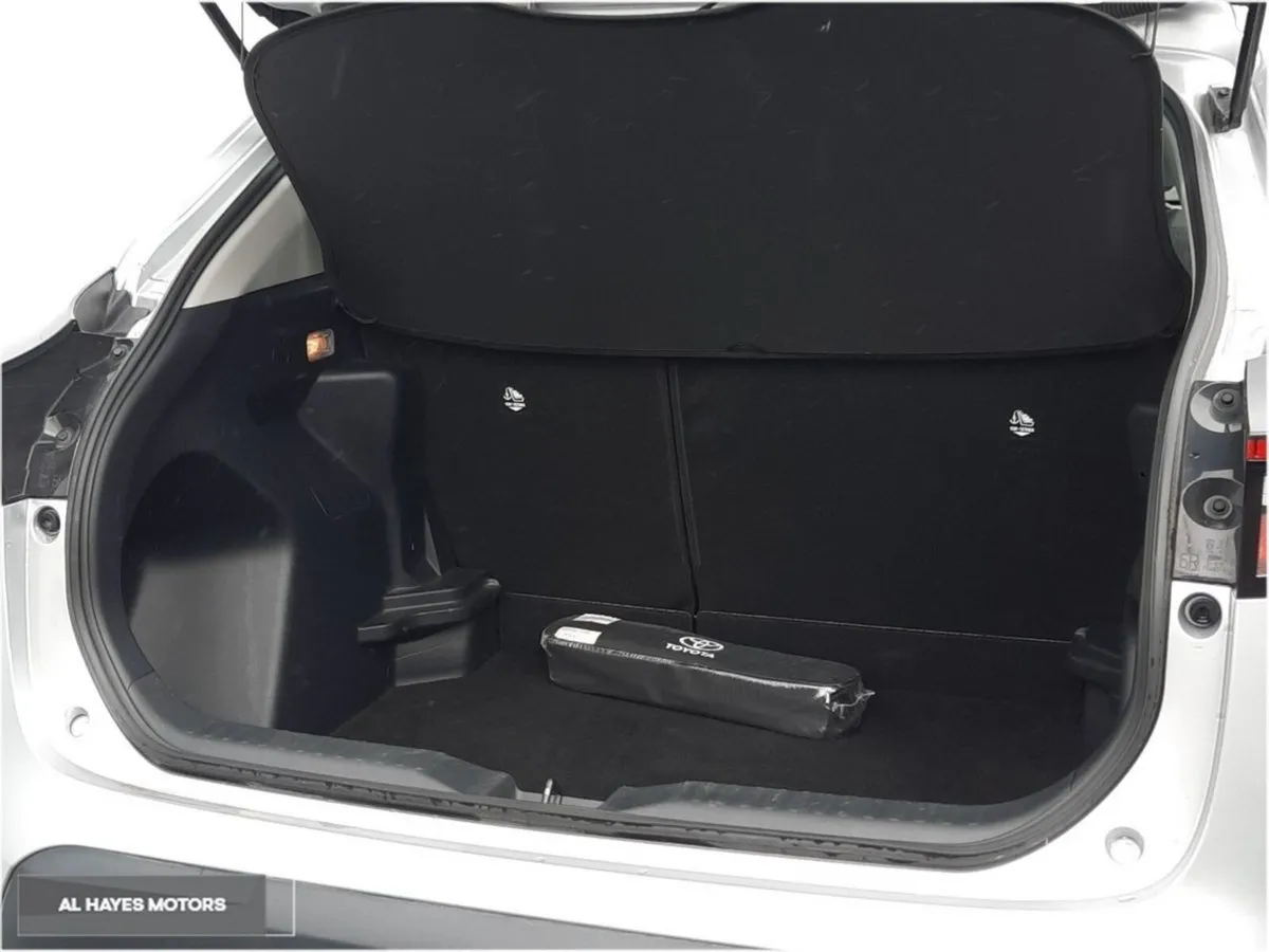 Toyota Yaris Cross SUV, Petrol Hybrid, 2022, Silver