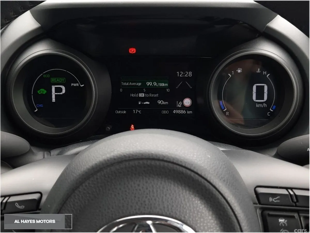 Toyota Yaris Cross SUV, Petrol Hybrid, 2022, Silver