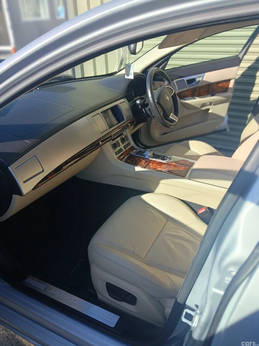 Jaguar XF Saloon, Diesel, 2015, Silver