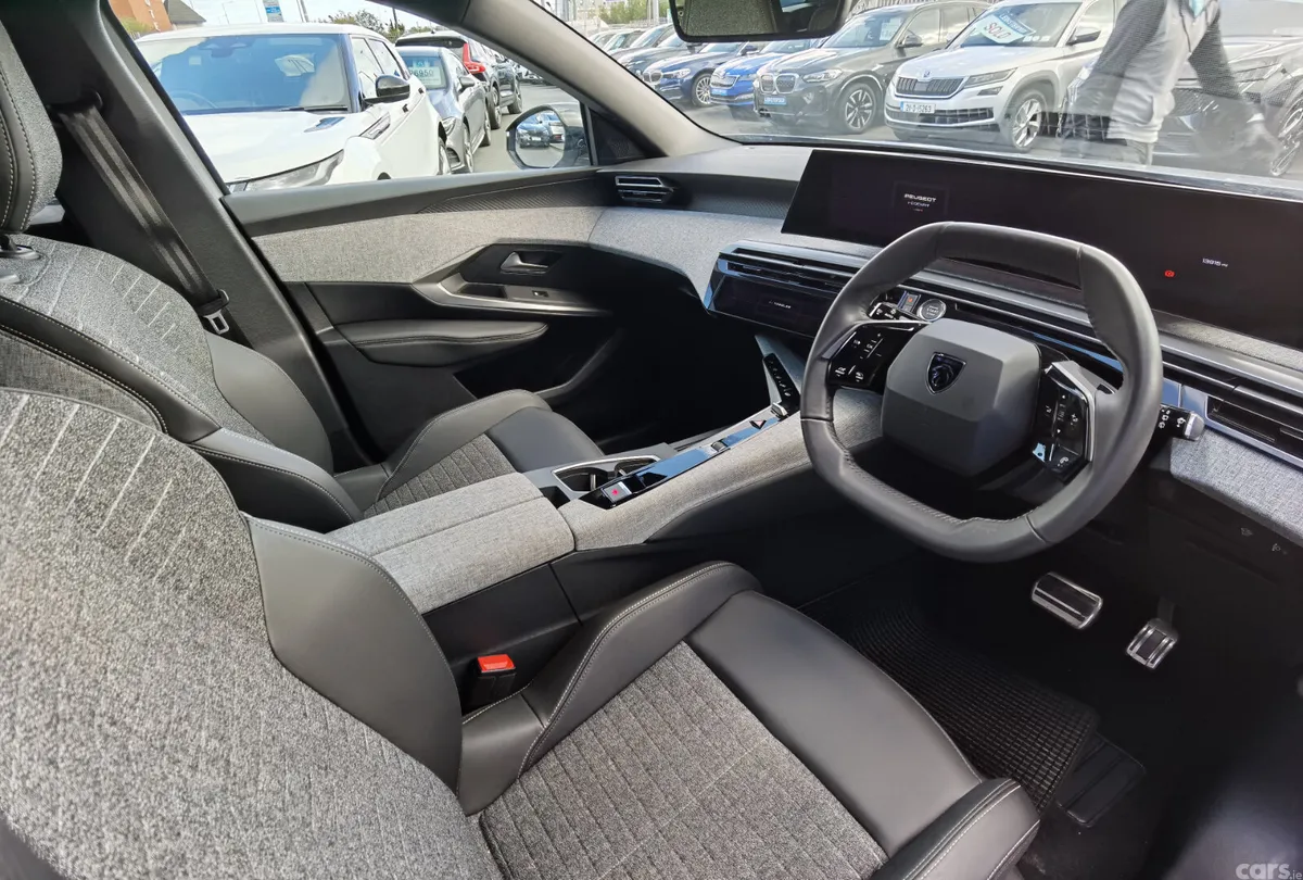 Peugeot 5008 SUV, Electric, 2025, Grey