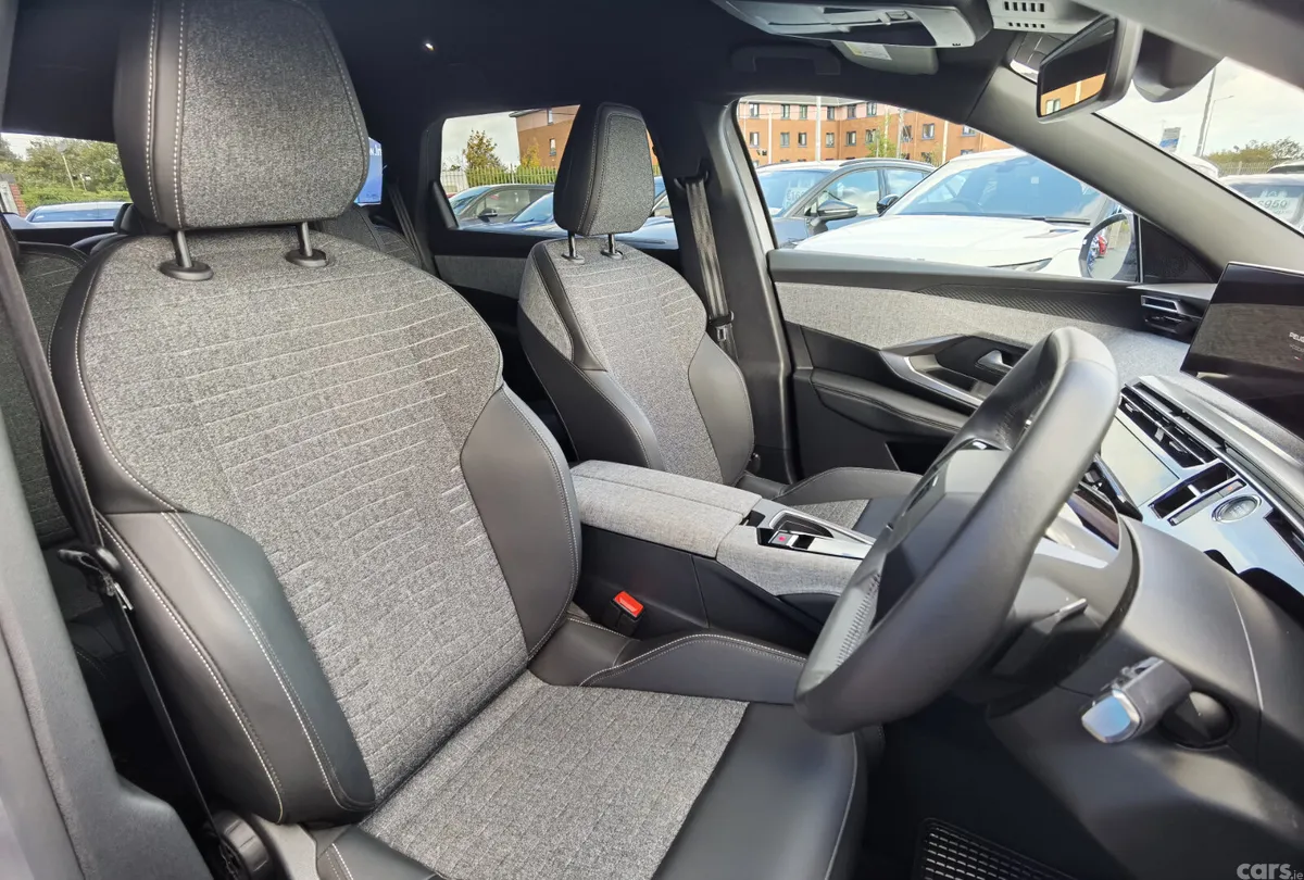 Peugeot 5008 SUV, Electric, 2025, Grey