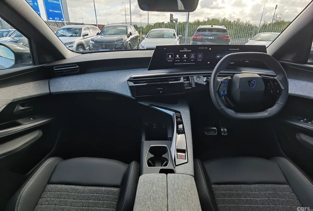 Peugeot 5008 SUV, Electric, 2025, Grey