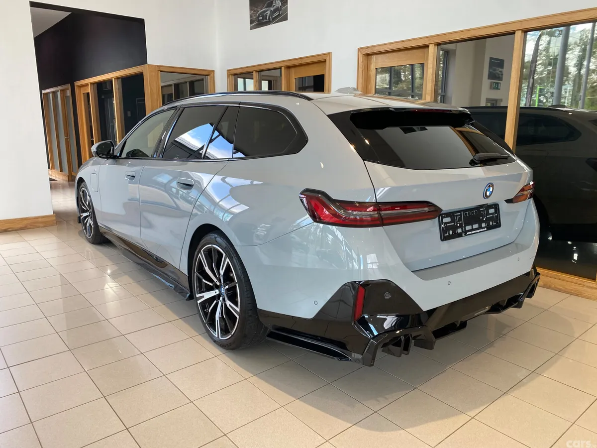 BMW 5-Series Estate, Petrol Plug-in Hybrid, 2024, Grey