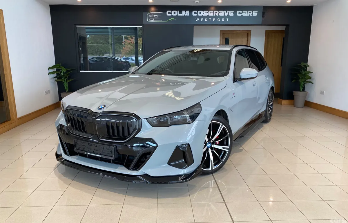 BMW 5-Series Estate, Petrol Plug-in Hybrid, 2024, Grey