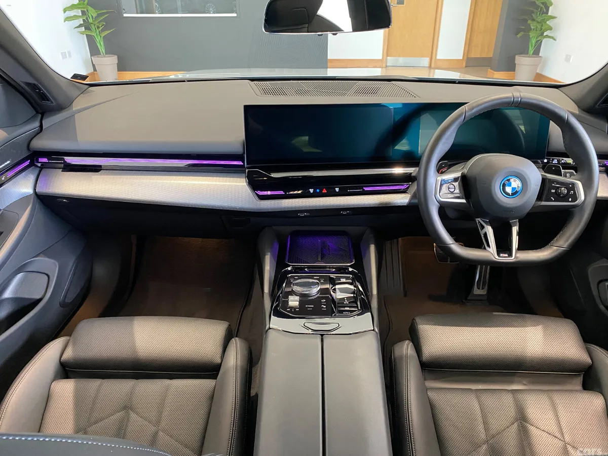BMW 5-Series Estate, Petrol Plug-in Hybrid, 2024, Grey