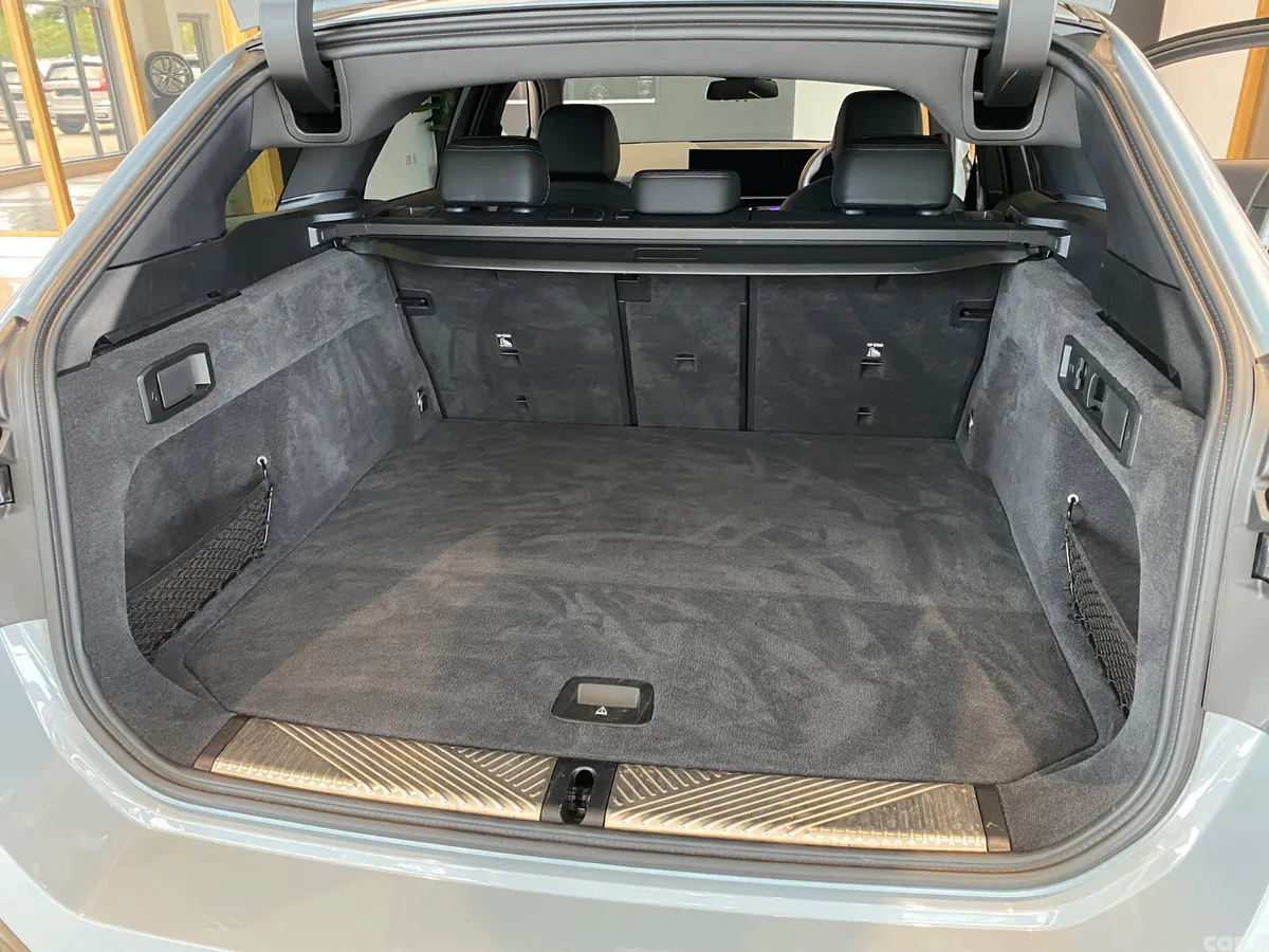 BMW 5-Series Estate, Petrol Plug-in Hybrid, 2024, Grey