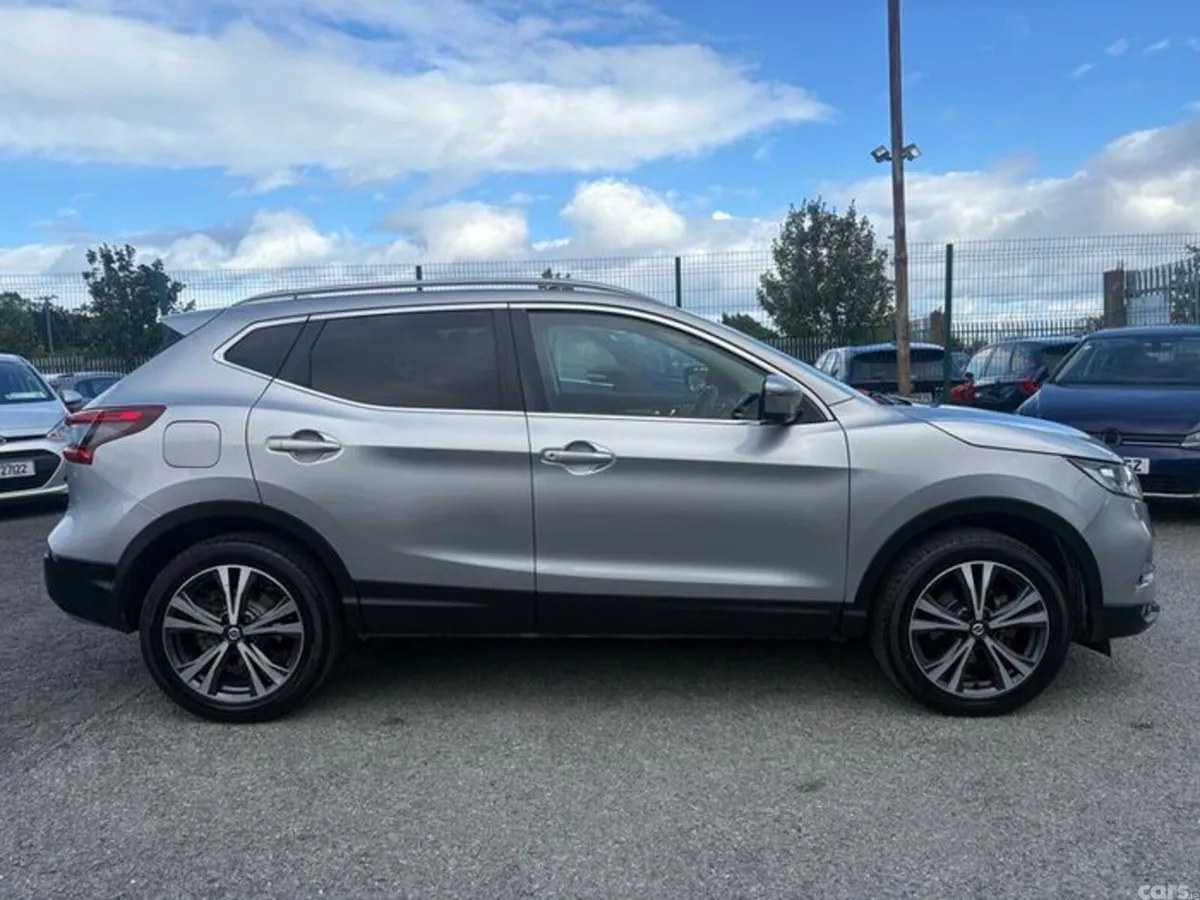 Nissan Qashqai Hatchback, Diesel, 2018, Silver