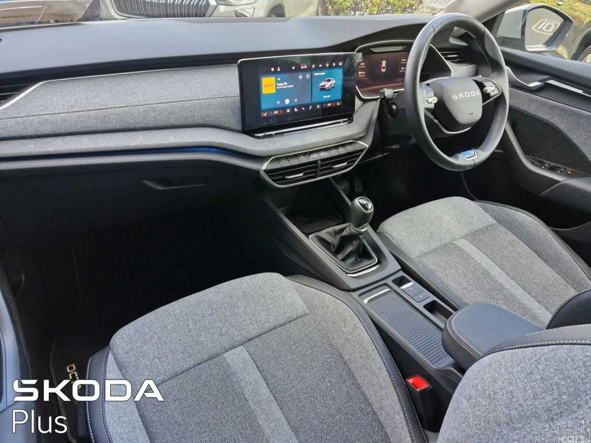 Skoda Octavia Saloon, Diesel, 2025, Grey