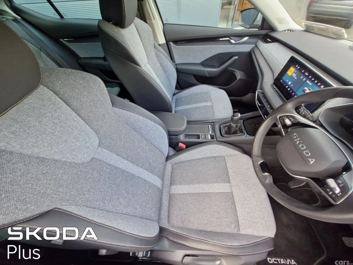 Skoda Octavia Saloon, Diesel, 2025, Grey