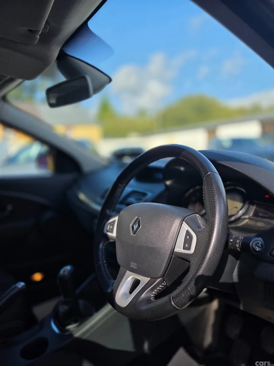 Renault Fluence Saloon, Diesel, 2013, Yellow