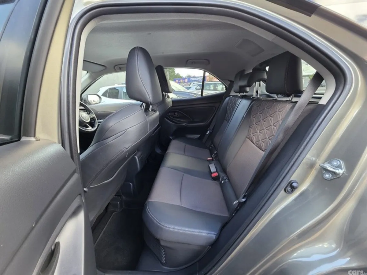 Toyota Yaris Cross Hatchback, Petrol Hybrid, 2024, Bronze