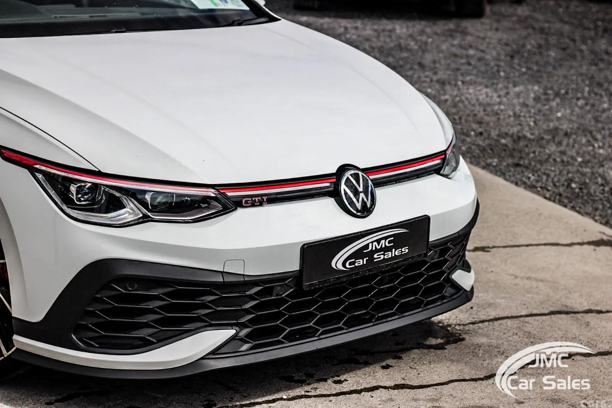 Volkswagen Golf Estate, Petrol, 2022, White