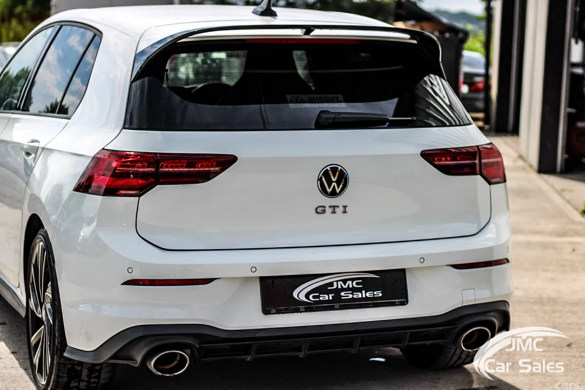 Volkswagen Golf Estate, Petrol, 2022, White