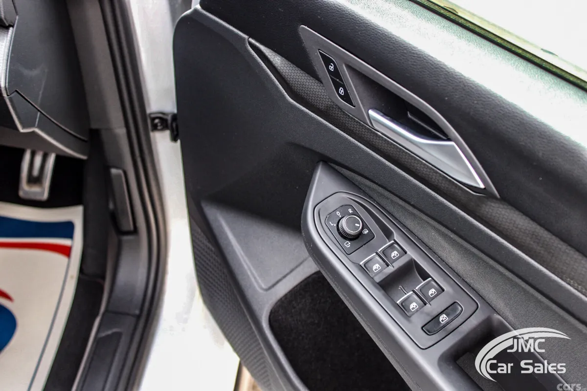 Volkswagen Golf Estate, Petrol, 2022, White