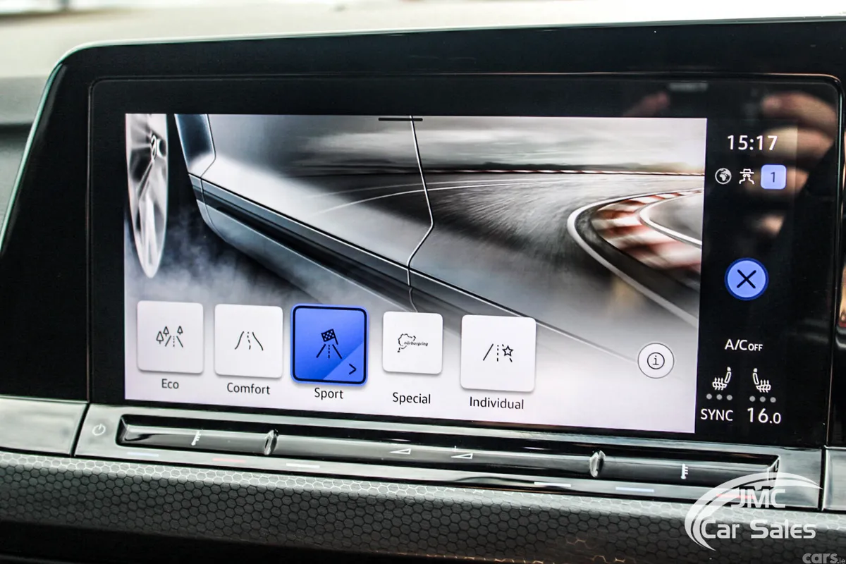 Volkswagen Golf Estate, Petrol, 2022, White
