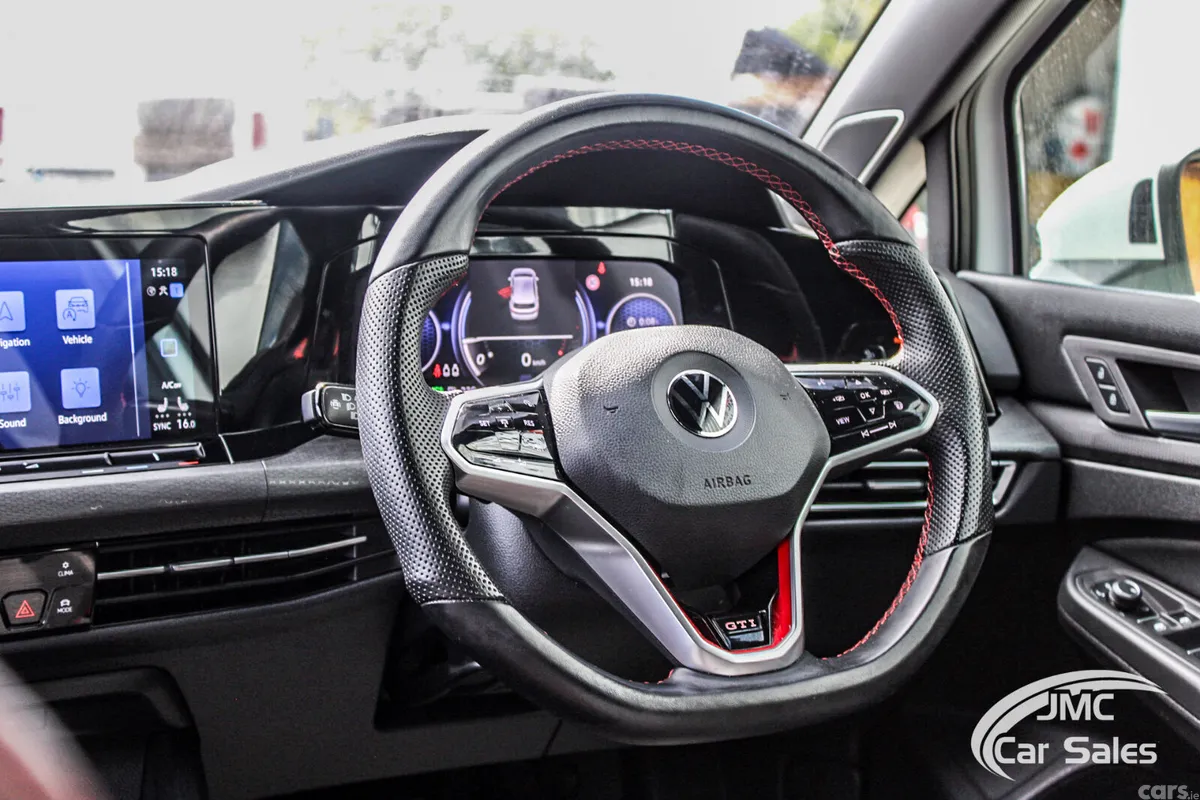 Volkswagen Golf Estate, Petrol, 2022, White