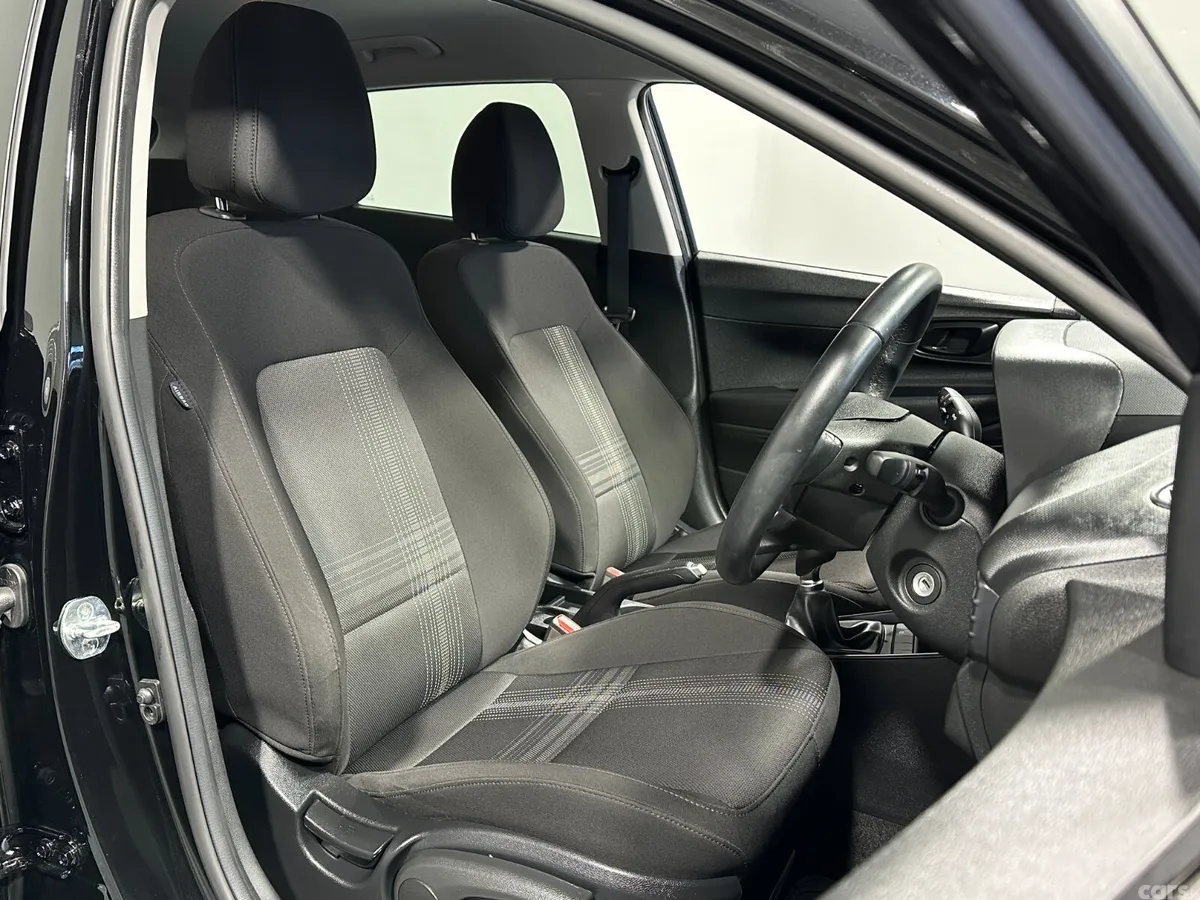 Hyundai i20 Hatchback, Petrol, 2024, Black