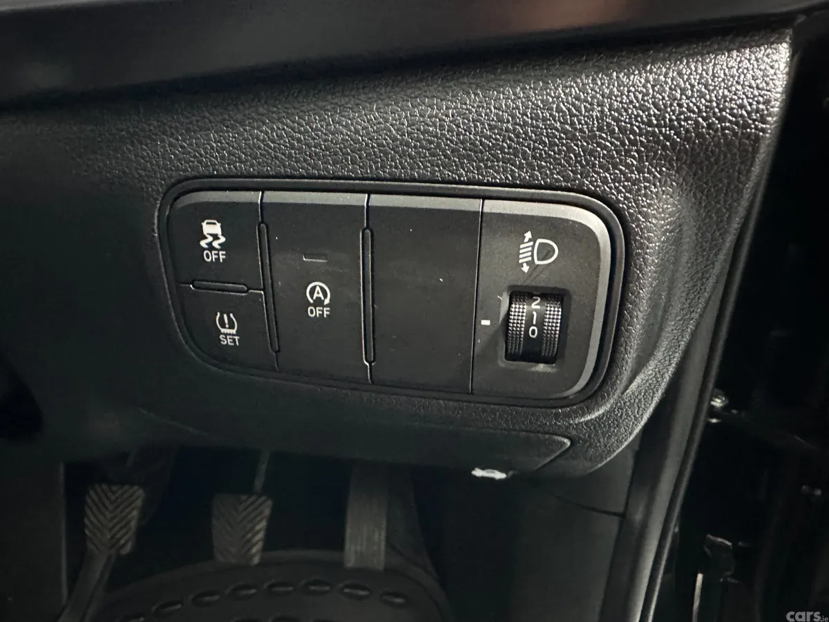 Hyundai i20 Hatchback, Petrol, 2024, Black