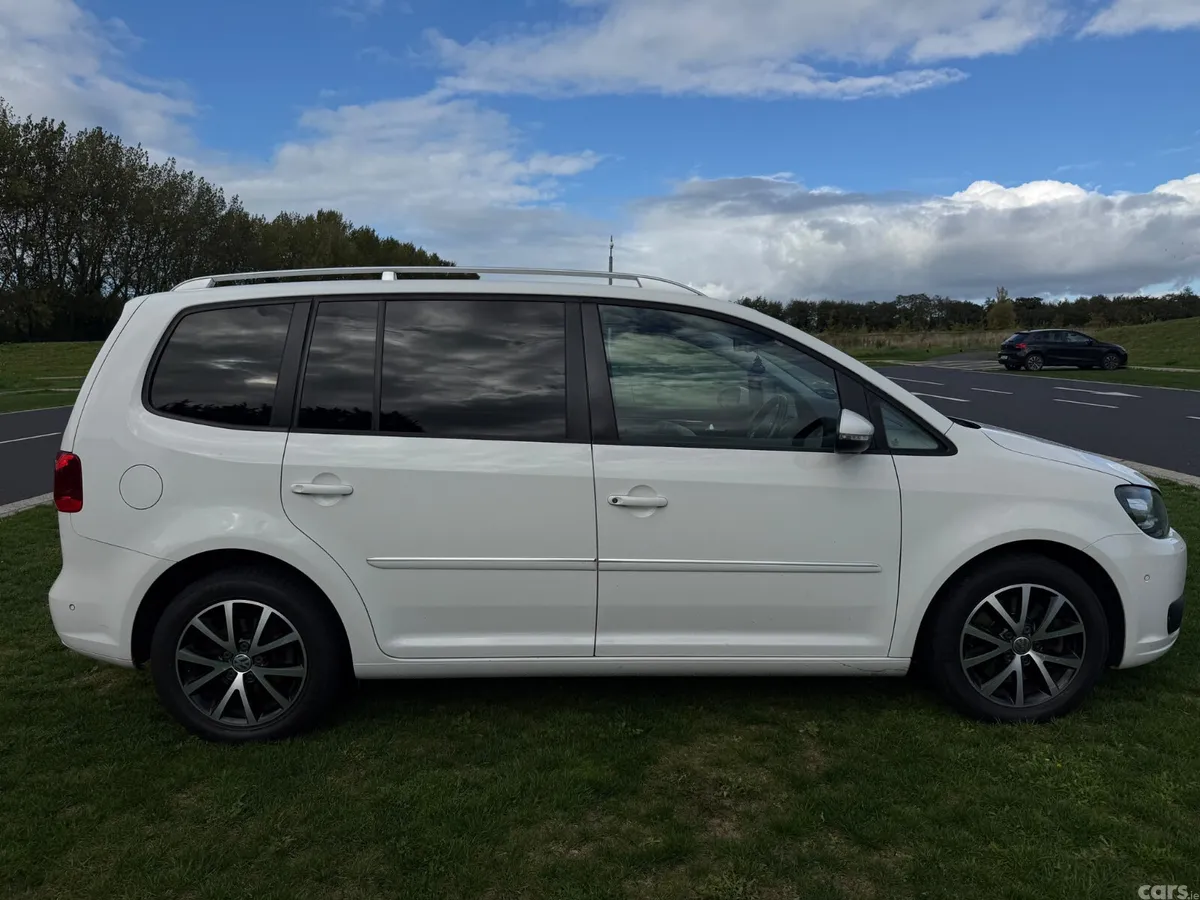 Volkswagen Touran MPV, Petrol, 2013, White