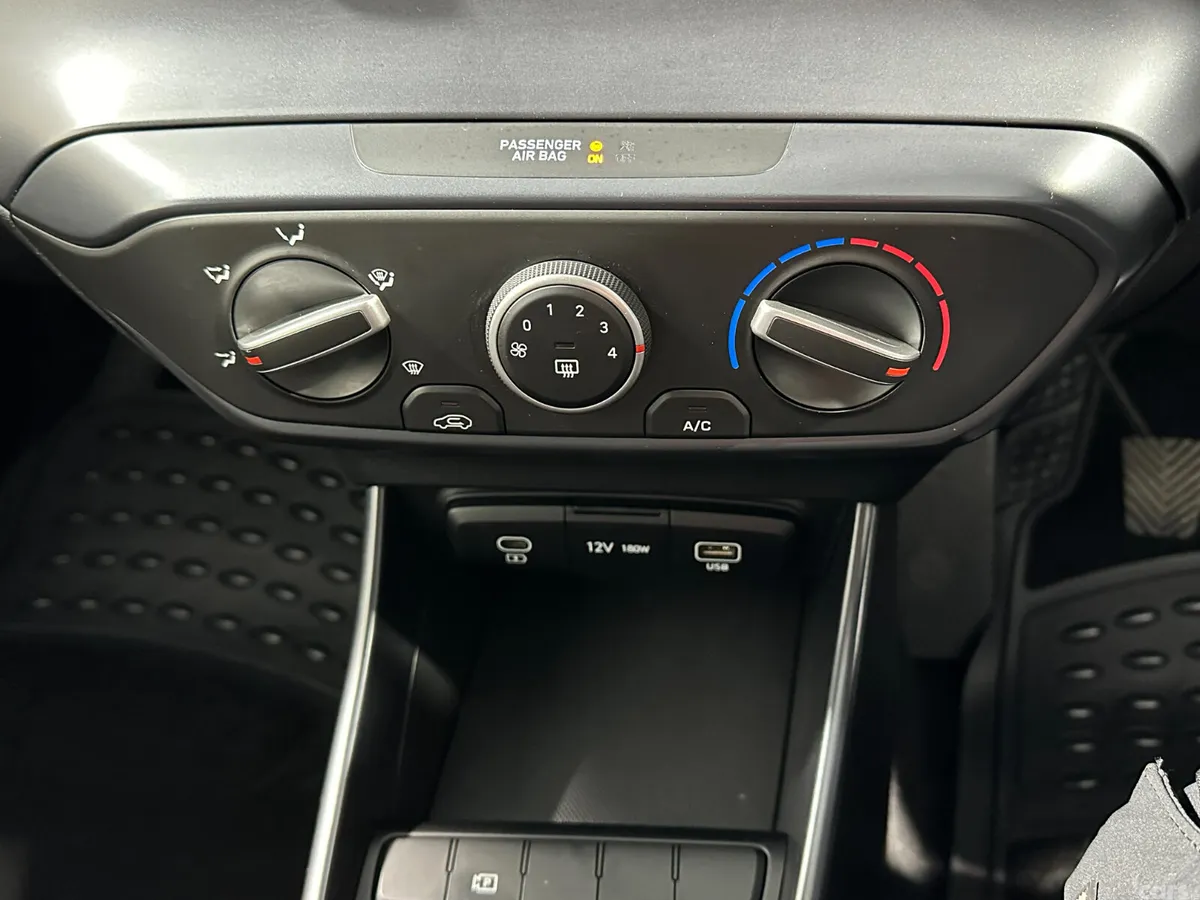 Hyundai i20 Hatchback, Petrol, 2024, Black