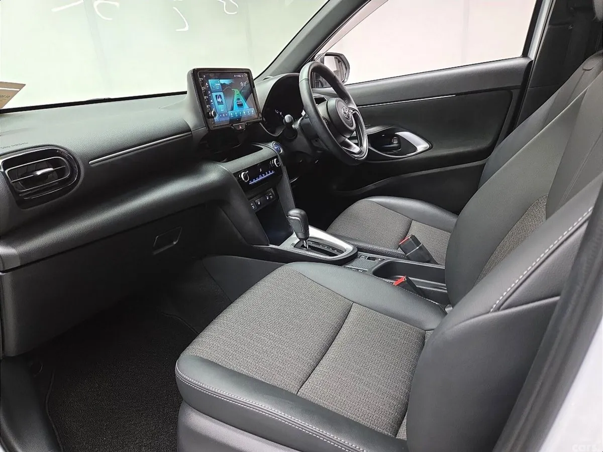 Toyota Yaris Cross SUV, Petrol Hybrid, 2023, White