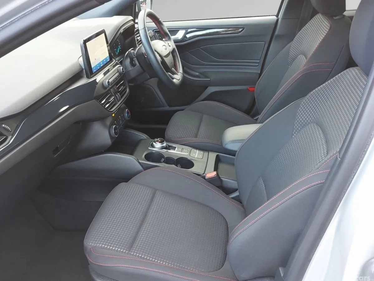 Ford Focus Hatchback, Petrol, 2021, Grey