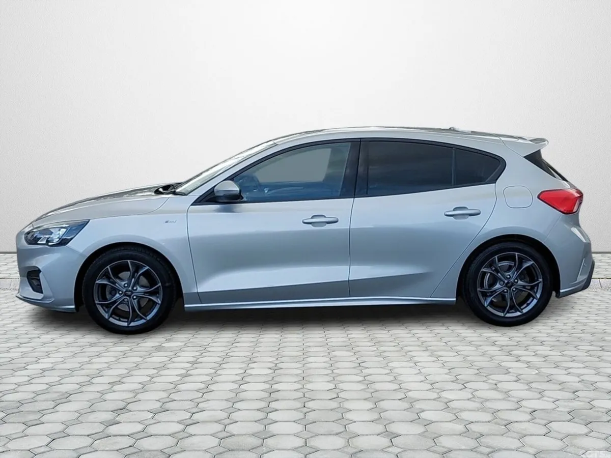 Ford Focus Hatchback, Petrol, 2021, Grey