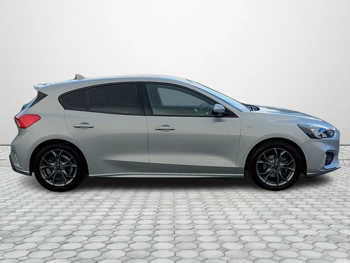 Ford Focus Hatchback, Petrol, 2021, Grey