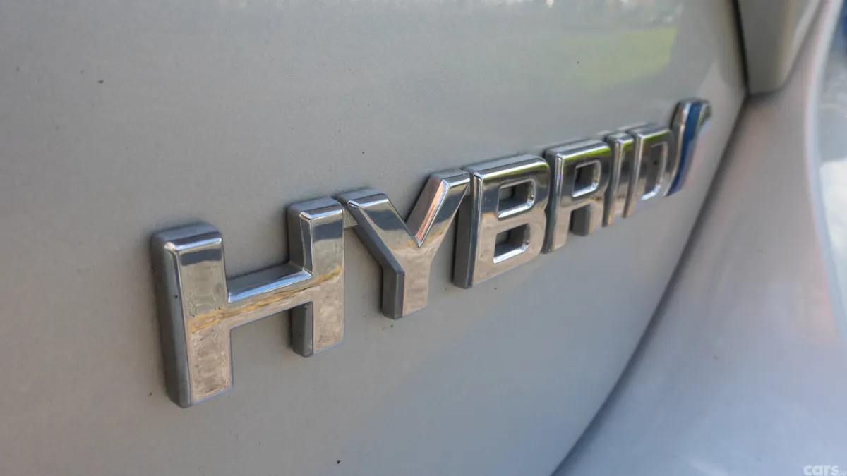 Toyota Yaris MPV, Petrol Hybrid, 2020, Grey