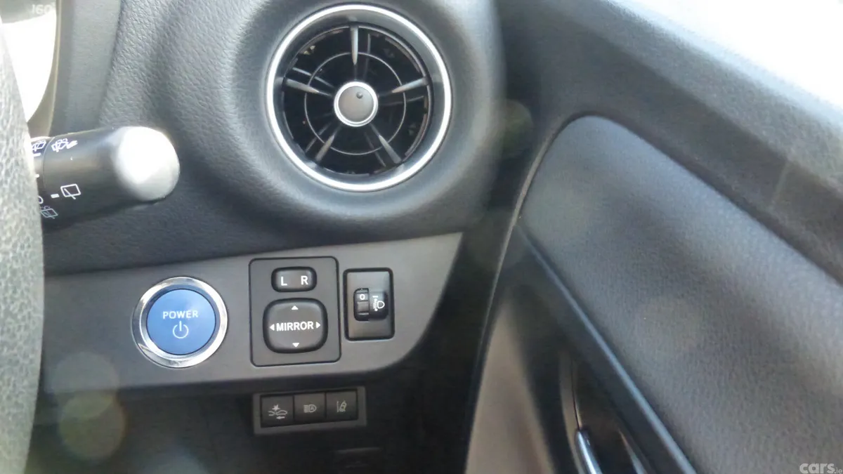 Toyota Yaris MPV, Petrol Hybrid, 2020, Grey