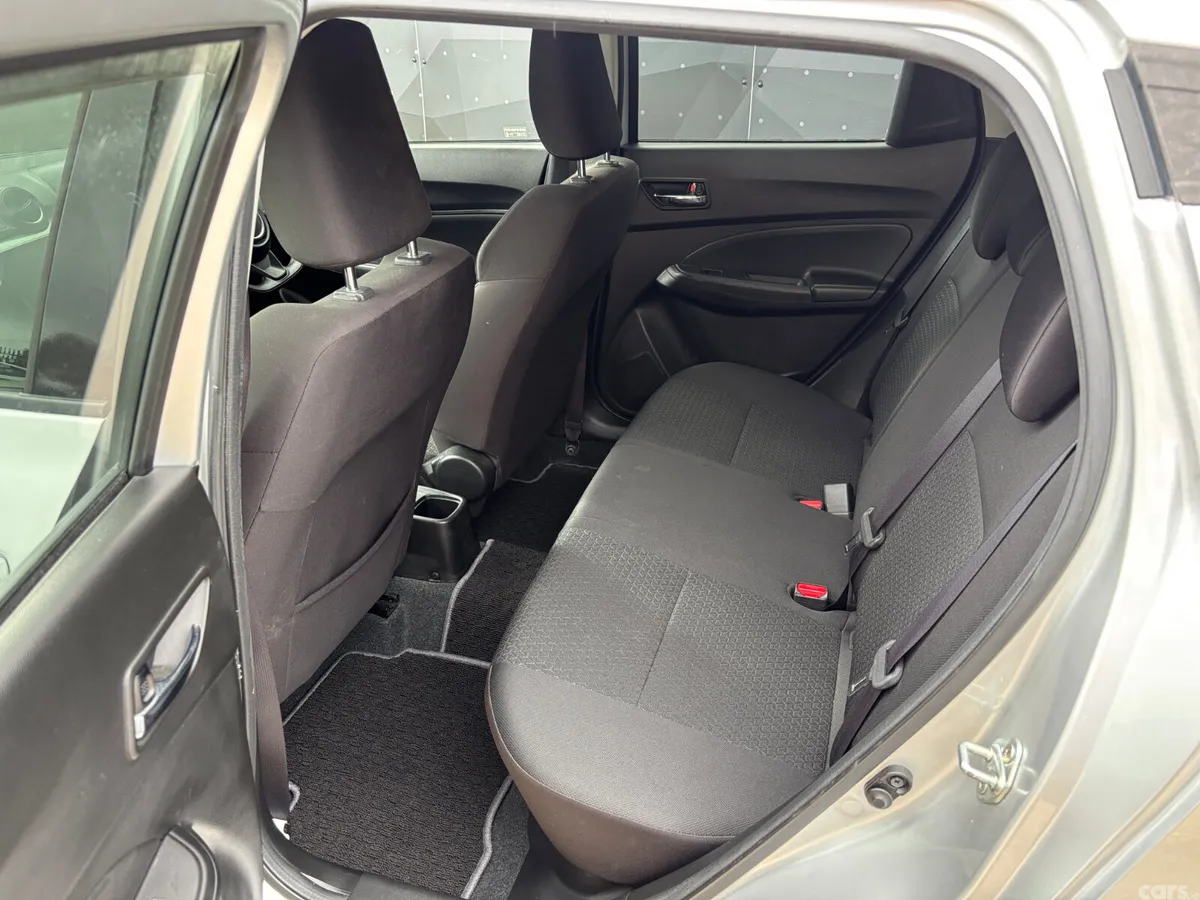 Suzuki Swift Hatchback, Petrol, 2017, Silver