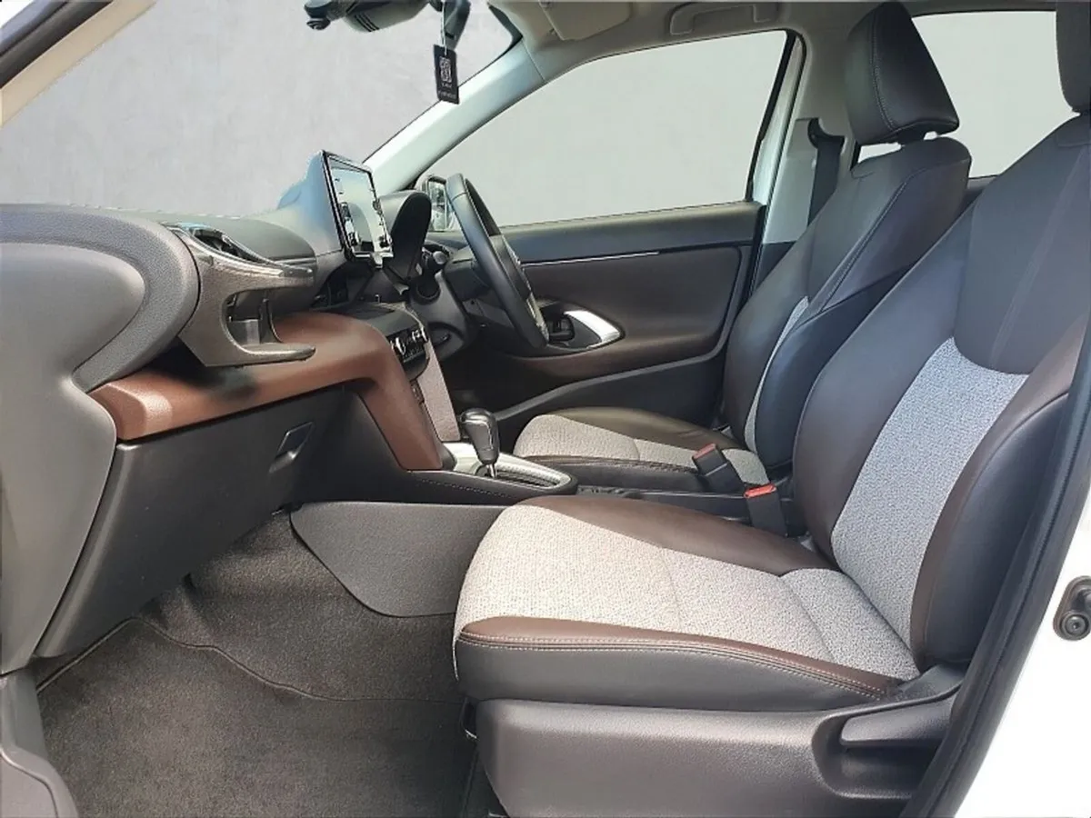 Toyota Yaris Cross SUV, Petrol Hybrid, 2021, White