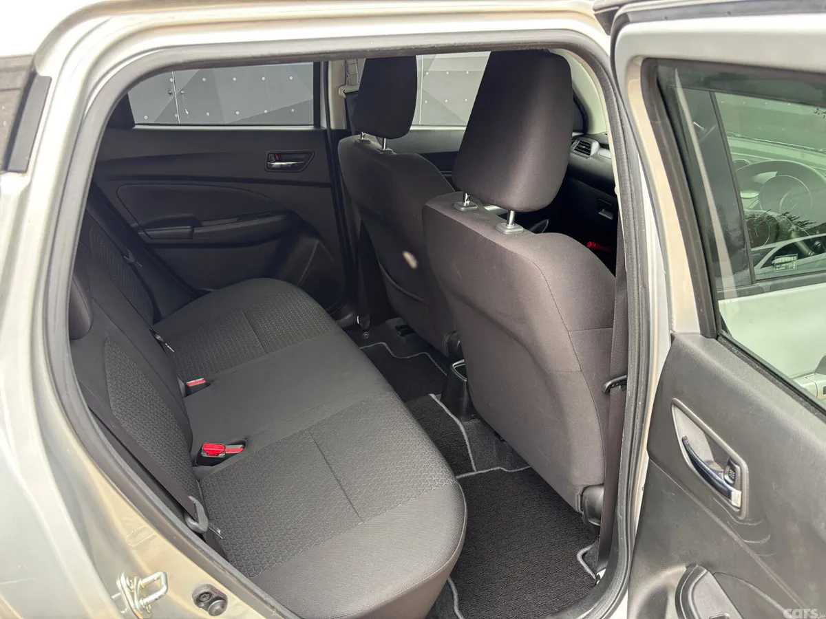 Suzuki Swift Hatchback, Petrol, 2017, Silver