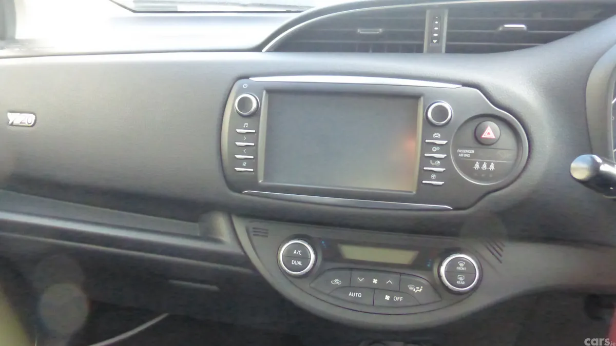 Toyota Yaris MPV, Petrol Hybrid, 2020, Grey