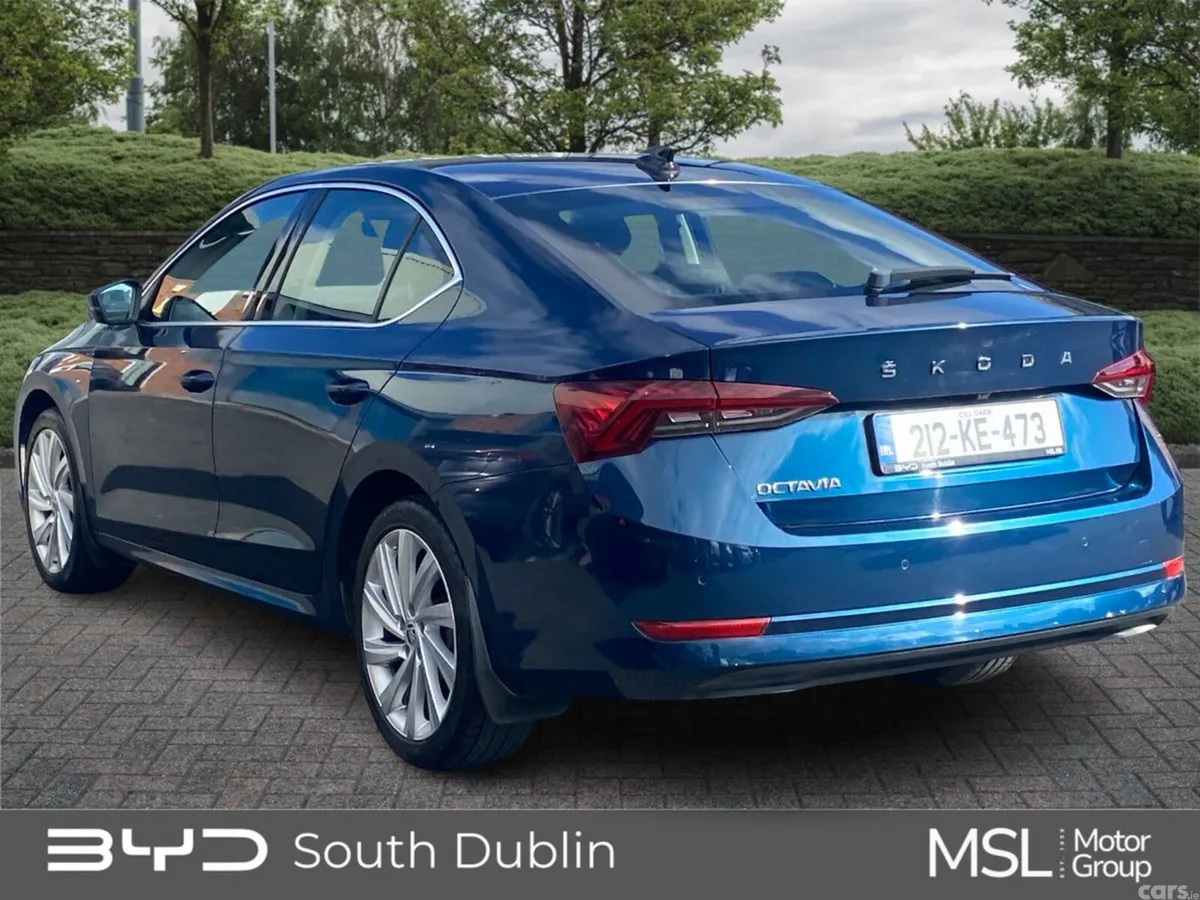 Skoda Octavia Saloon, Diesel, 2021, Blue