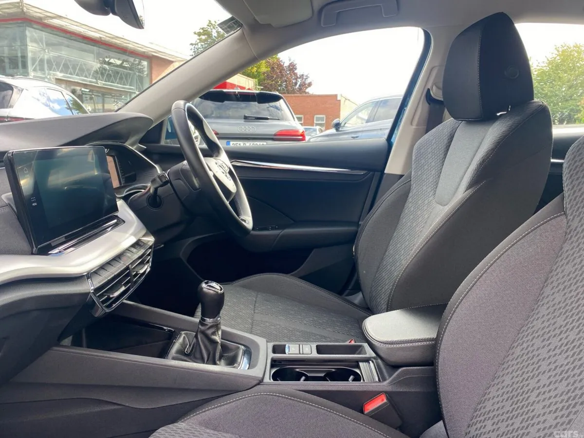 Skoda Octavia Saloon, Diesel, 2021, Blue