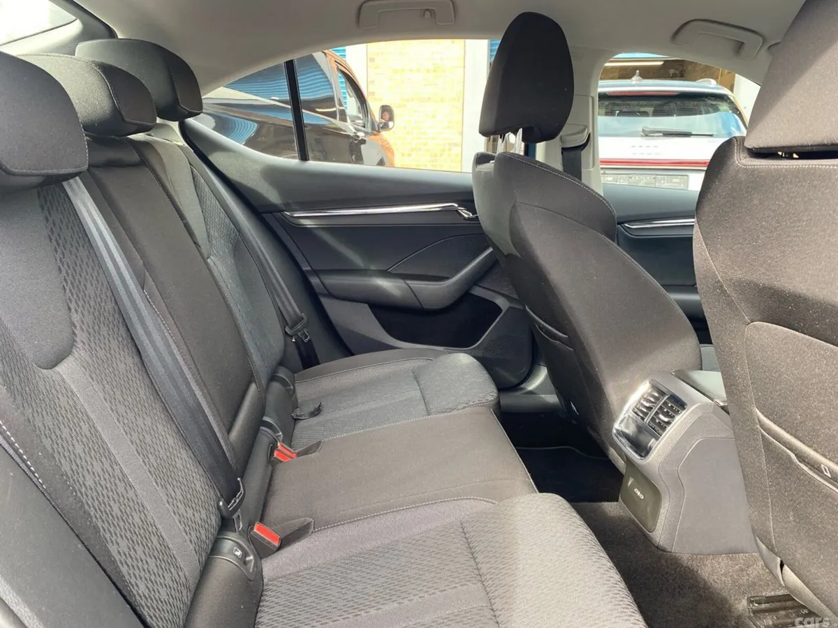 Skoda Octavia Saloon, Diesel, 2021, Blue