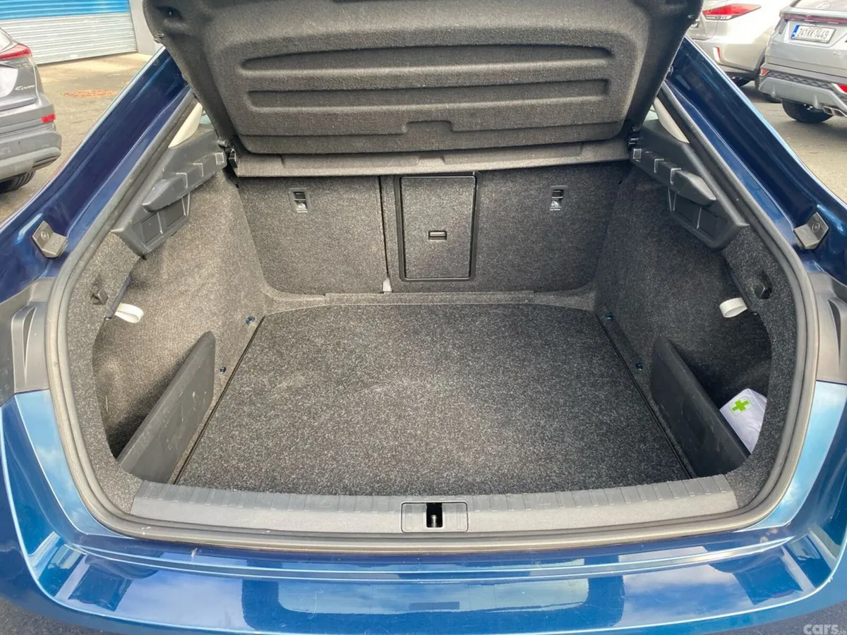 Skoda Octavia Saloon, Diesel, 2021, Blue