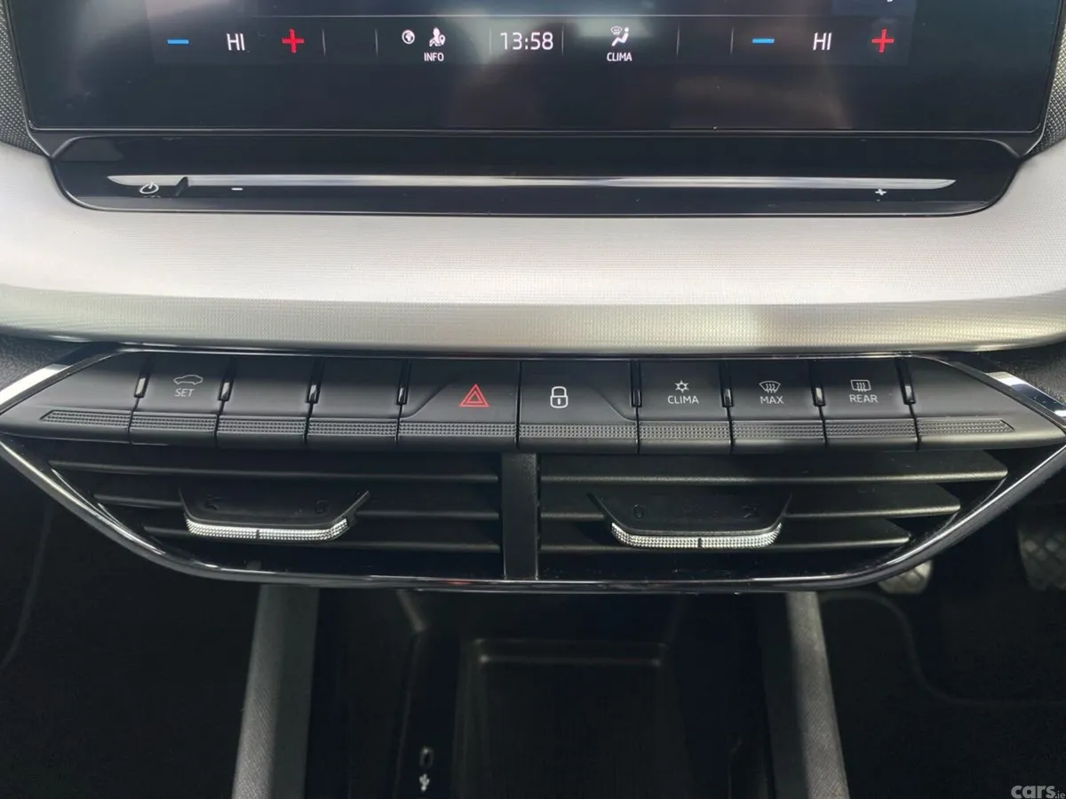 Skoda Octavia Saloon, Diesel, 2021, Blue