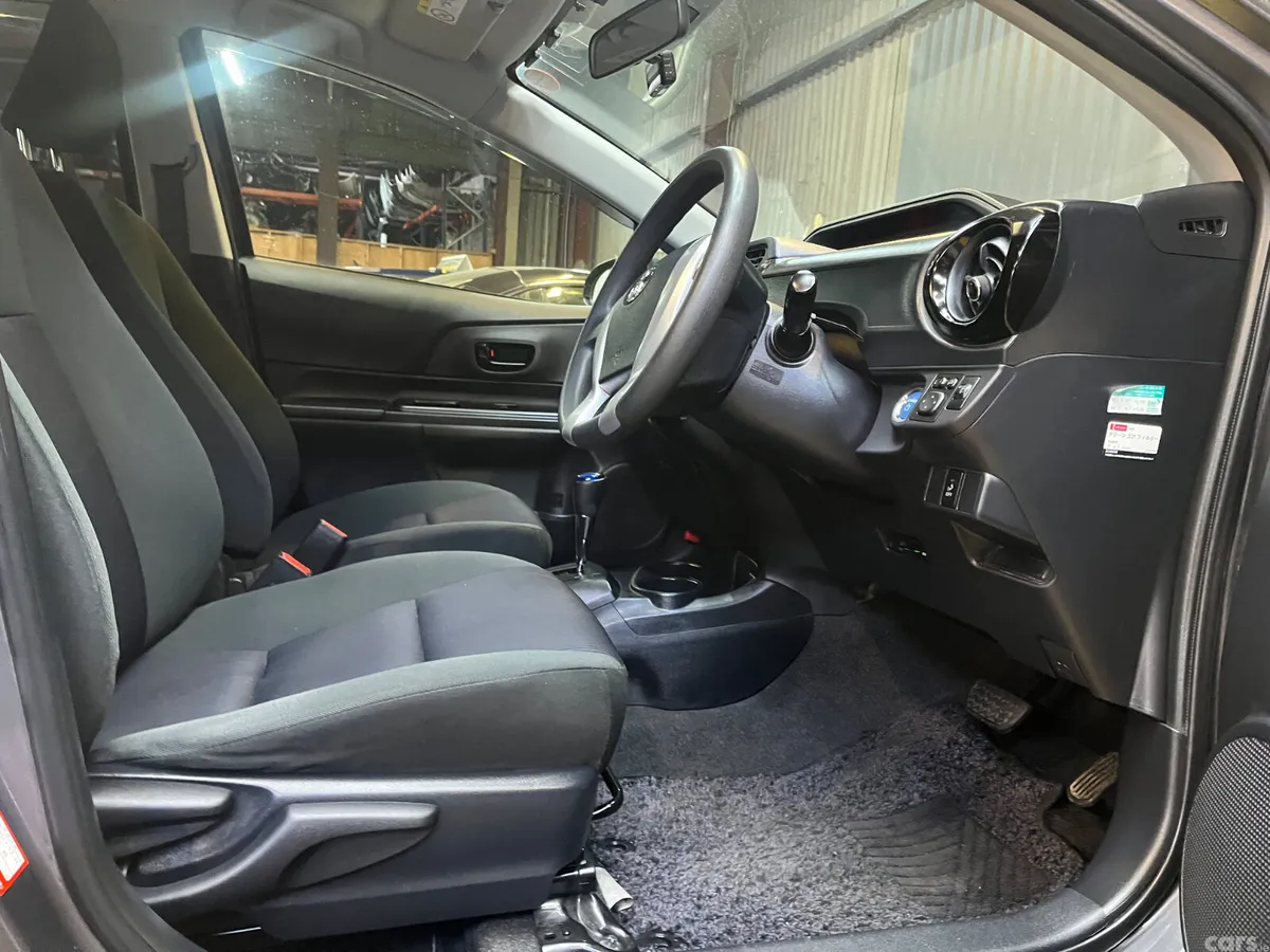 Toyota Aqua Hatchback, Petrol Hybrid, 2015, Grey