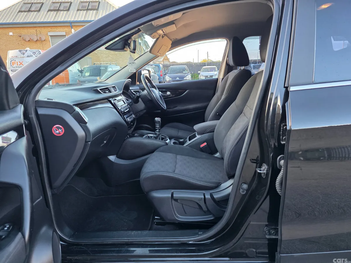 Nissan Qashqai Hatchback, Diesel, 2015, Black