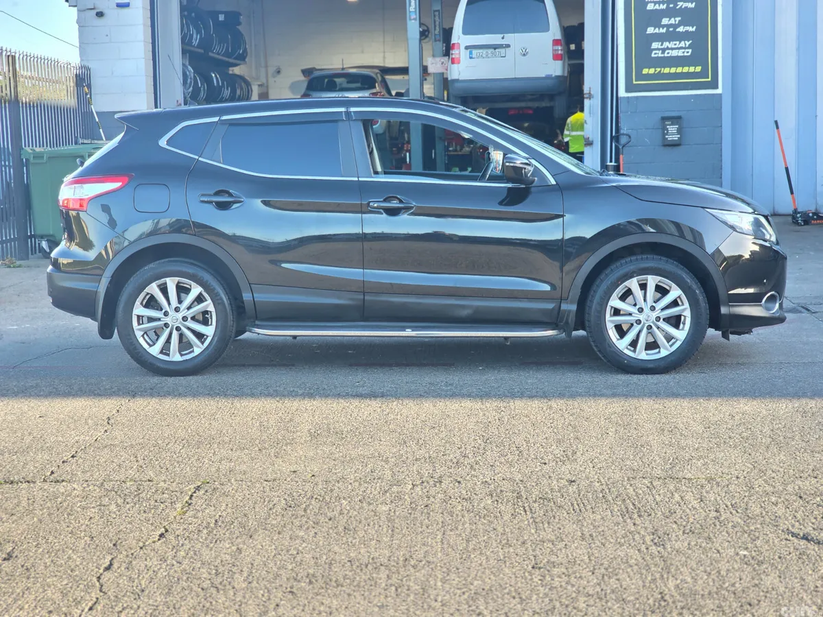 Nissan Qashqai Hatchback, Diesel, 2015, Black