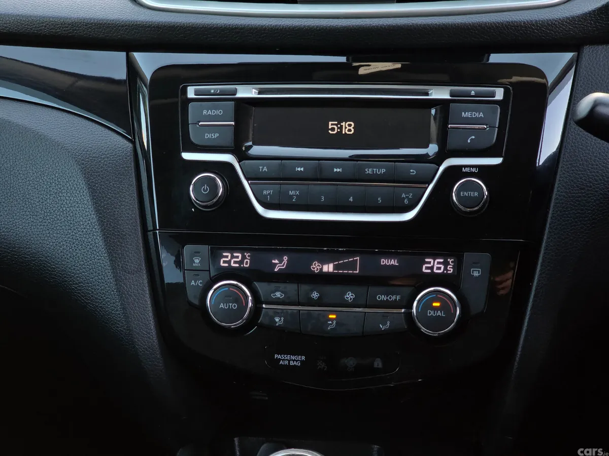 Nissan Qashqai Hatchback, Diesel, 2015, Black